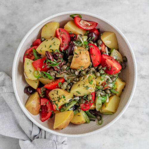 Fransk kartoffelsalat med kapers og tomater