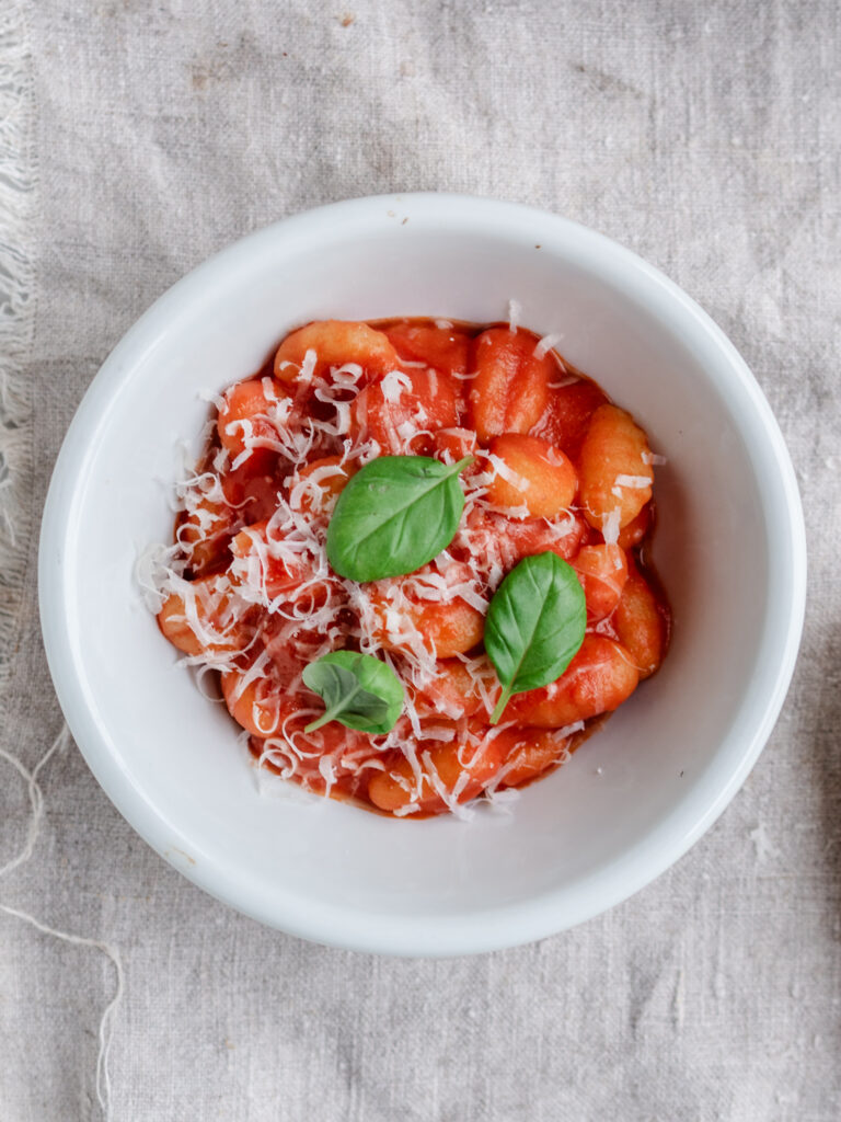 Opskrift på cremet gnocchi i tomatsauce på 15 minutter