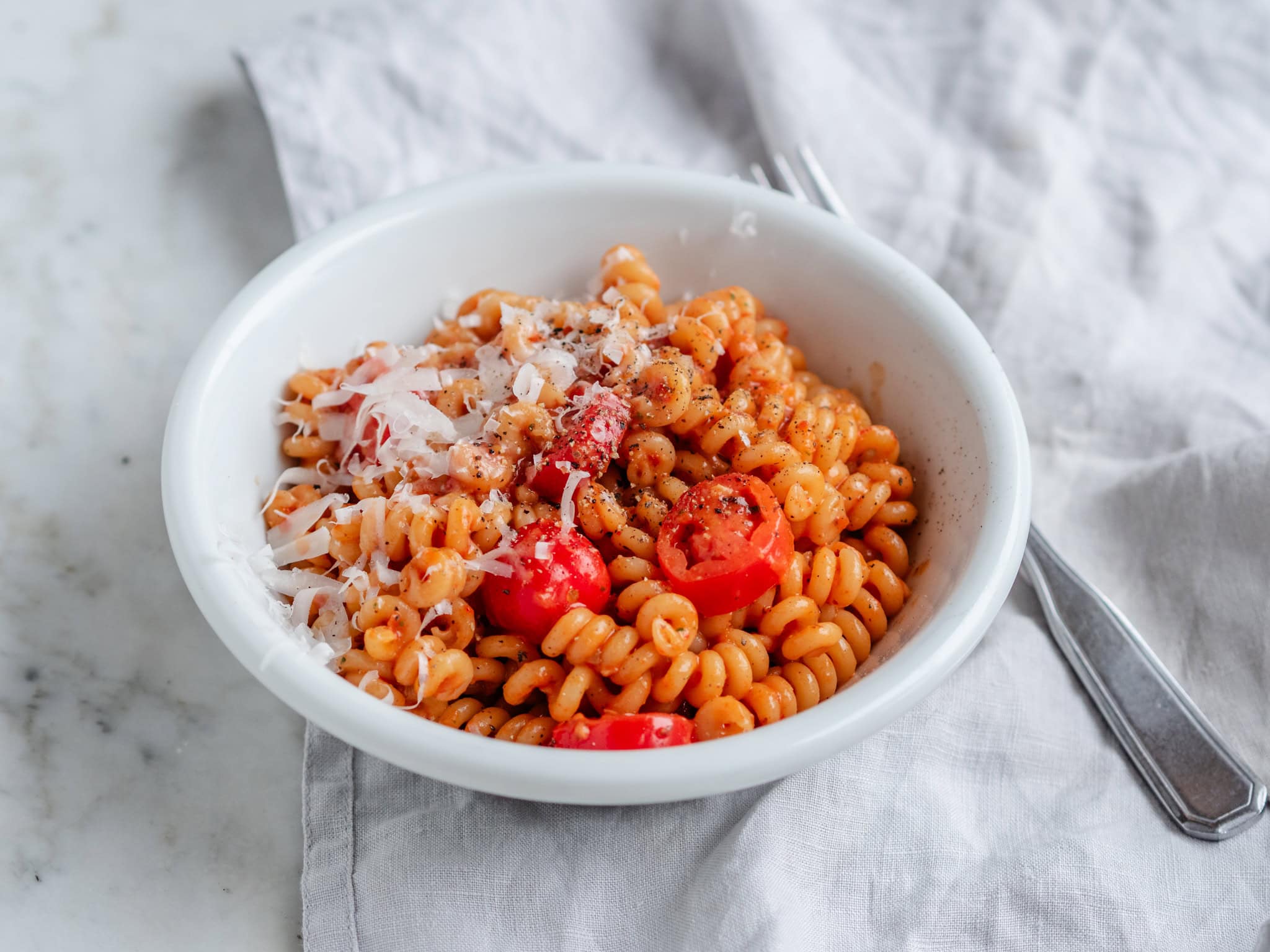 Pasta med rød pesto