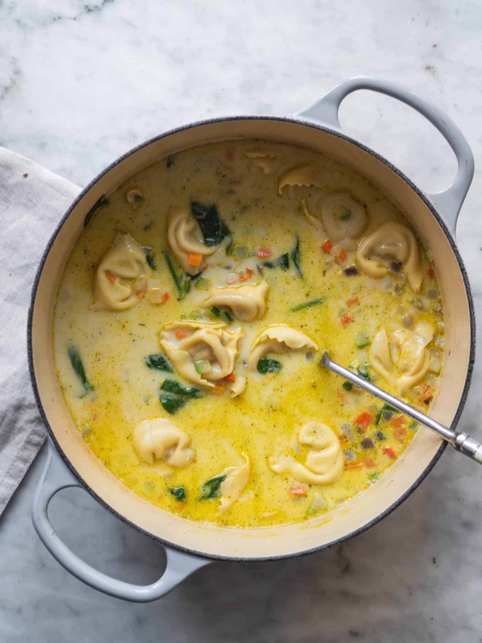 One pot tortellini suppe