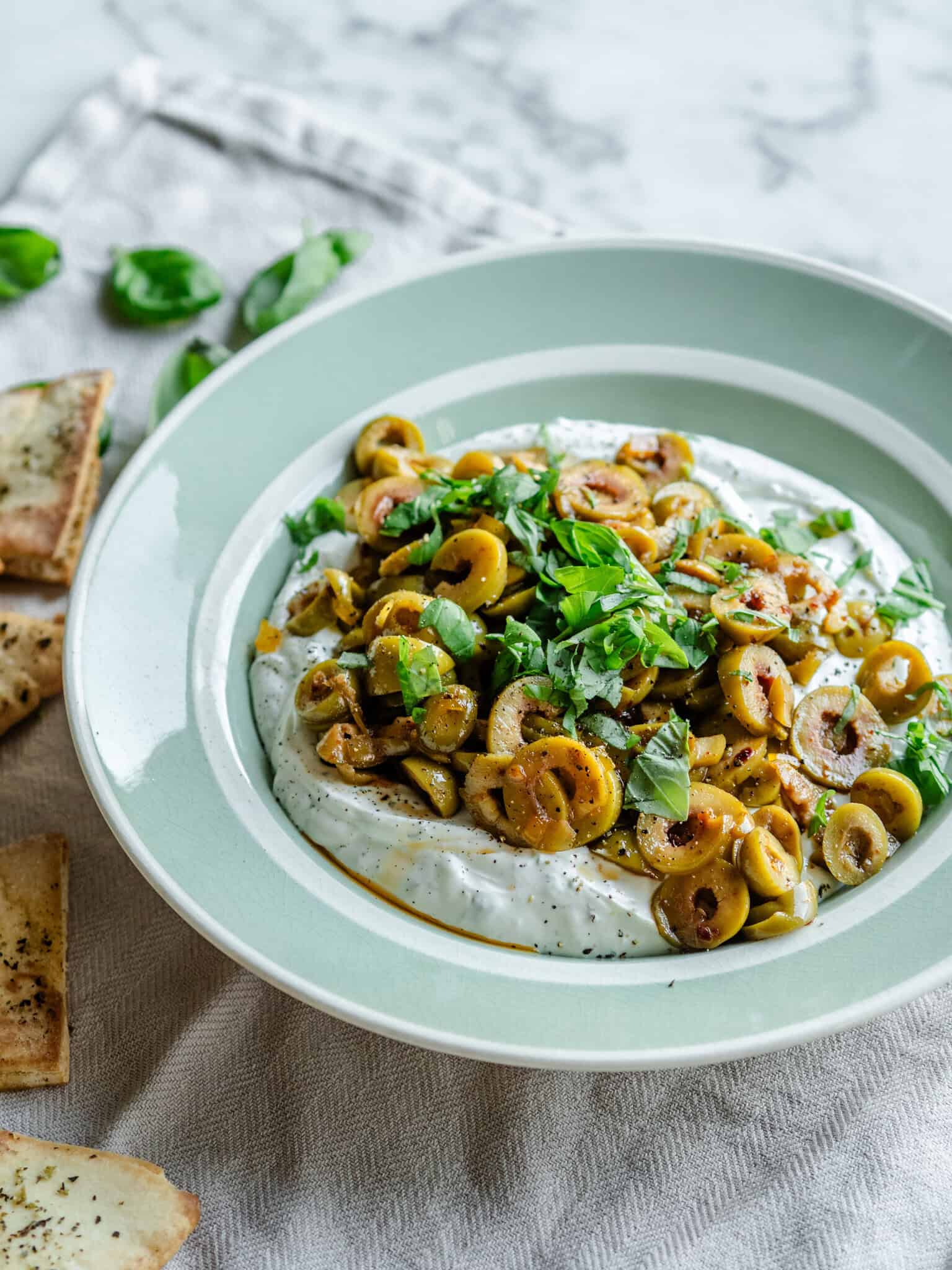 Rørt feta med marinerede oliven