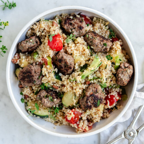 Salat med kødboller, bulgur og stegte grøntsager-1