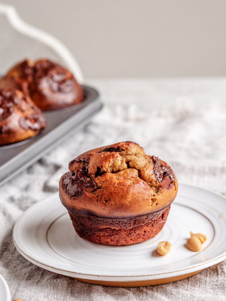 sunde snickersmuffins med peanutbutter og chokoladestykker