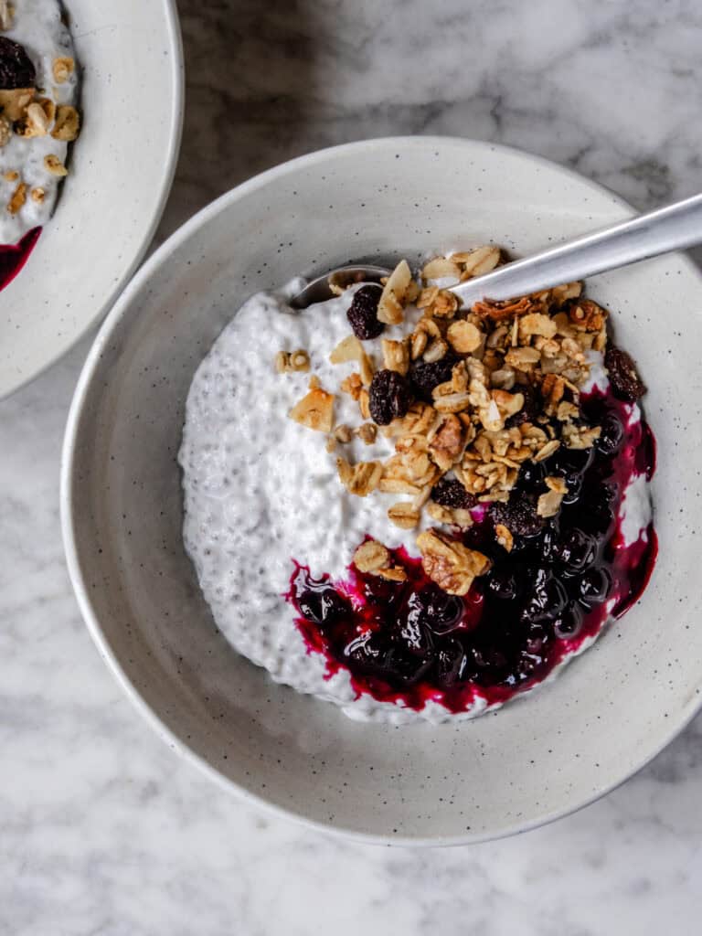 chiagrød med hytteost og kokosmælk