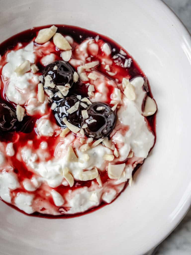 sund risalamande med hytteost og skyr