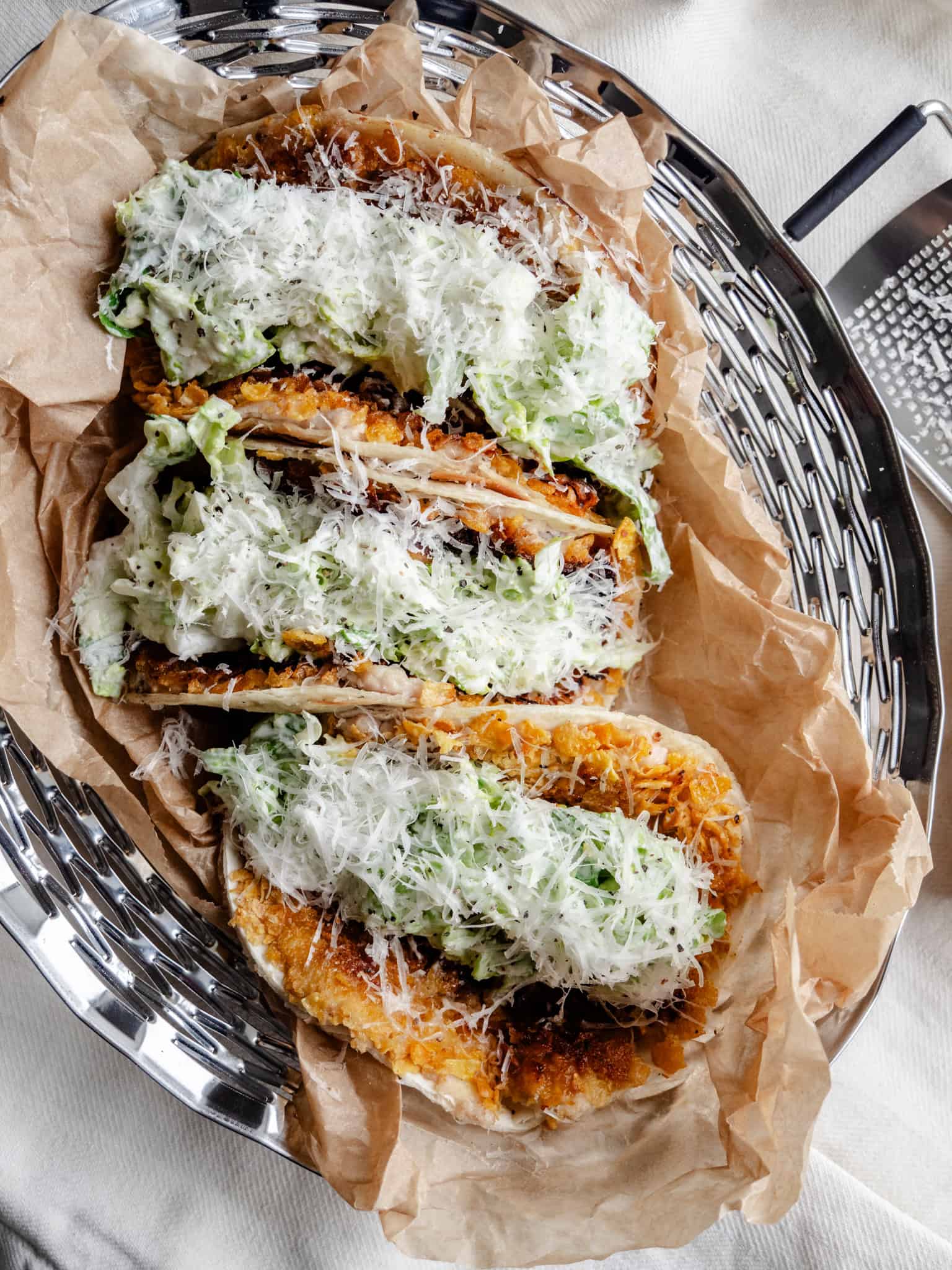 Crispy Cæsar tacos med kylling