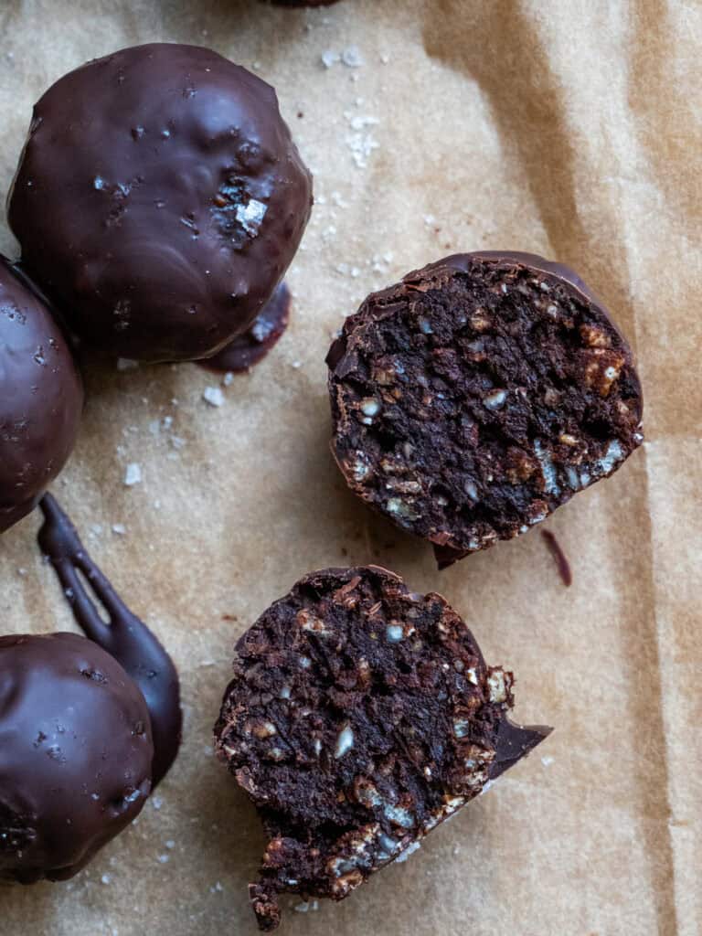 Brownie dadelkugler