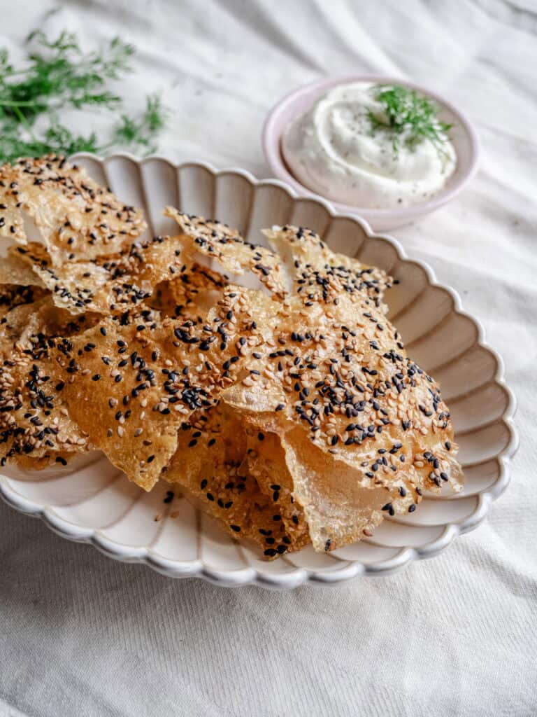 rispapir chips med sesam og salt