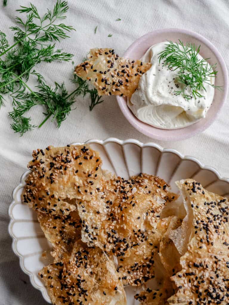 sprøde rispapir chips med sesam-5