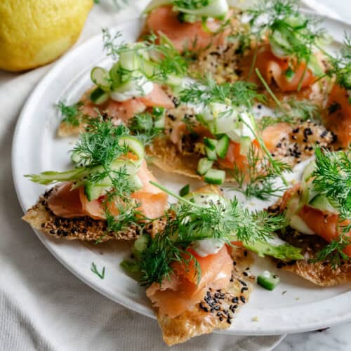 sprødt rispapir med laks