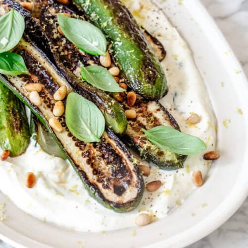 Grillede skoleagurker med yoghurtdip