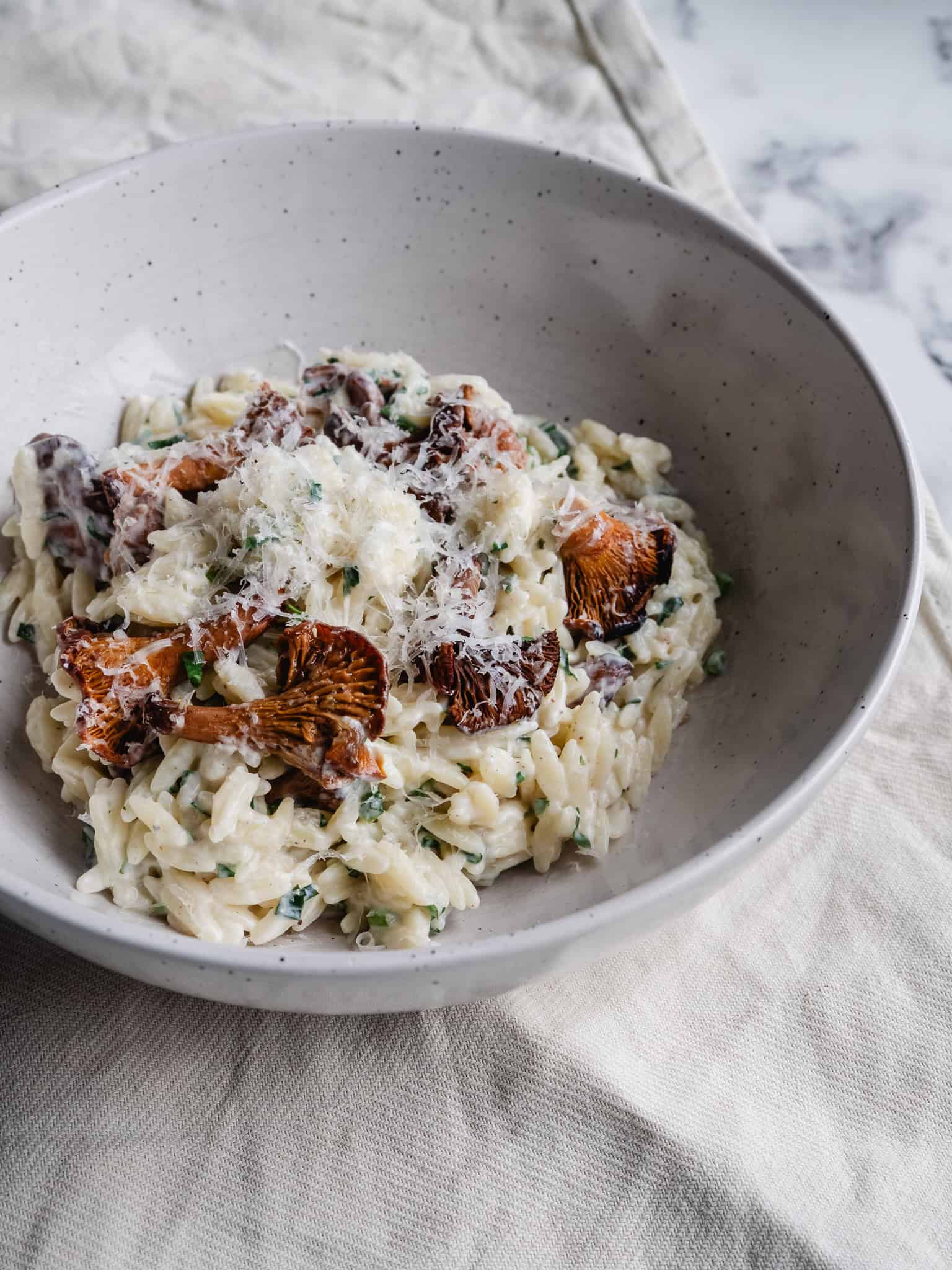 Cremet orzo med kantareller og fløde