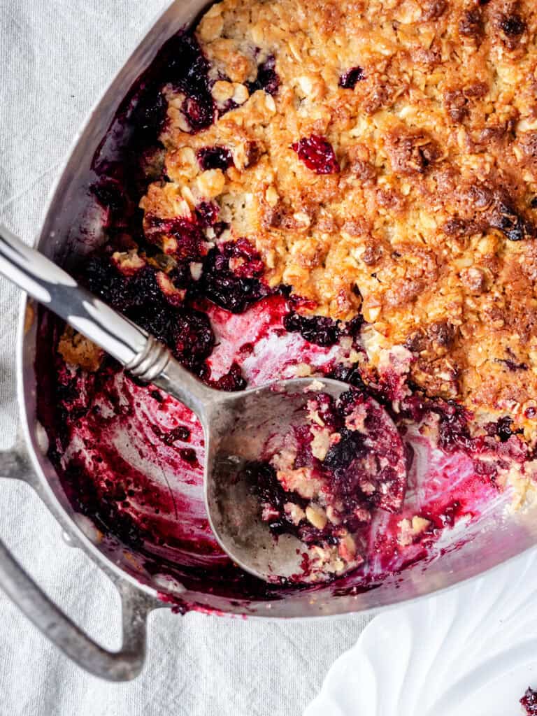 sprød brombærcrumble-5
