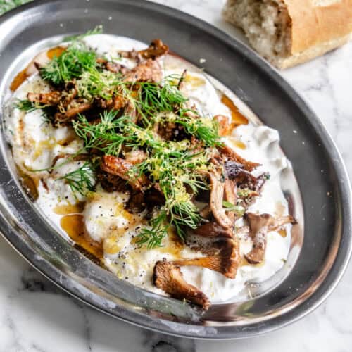 Burrata med stegte kantareller og brunet smør