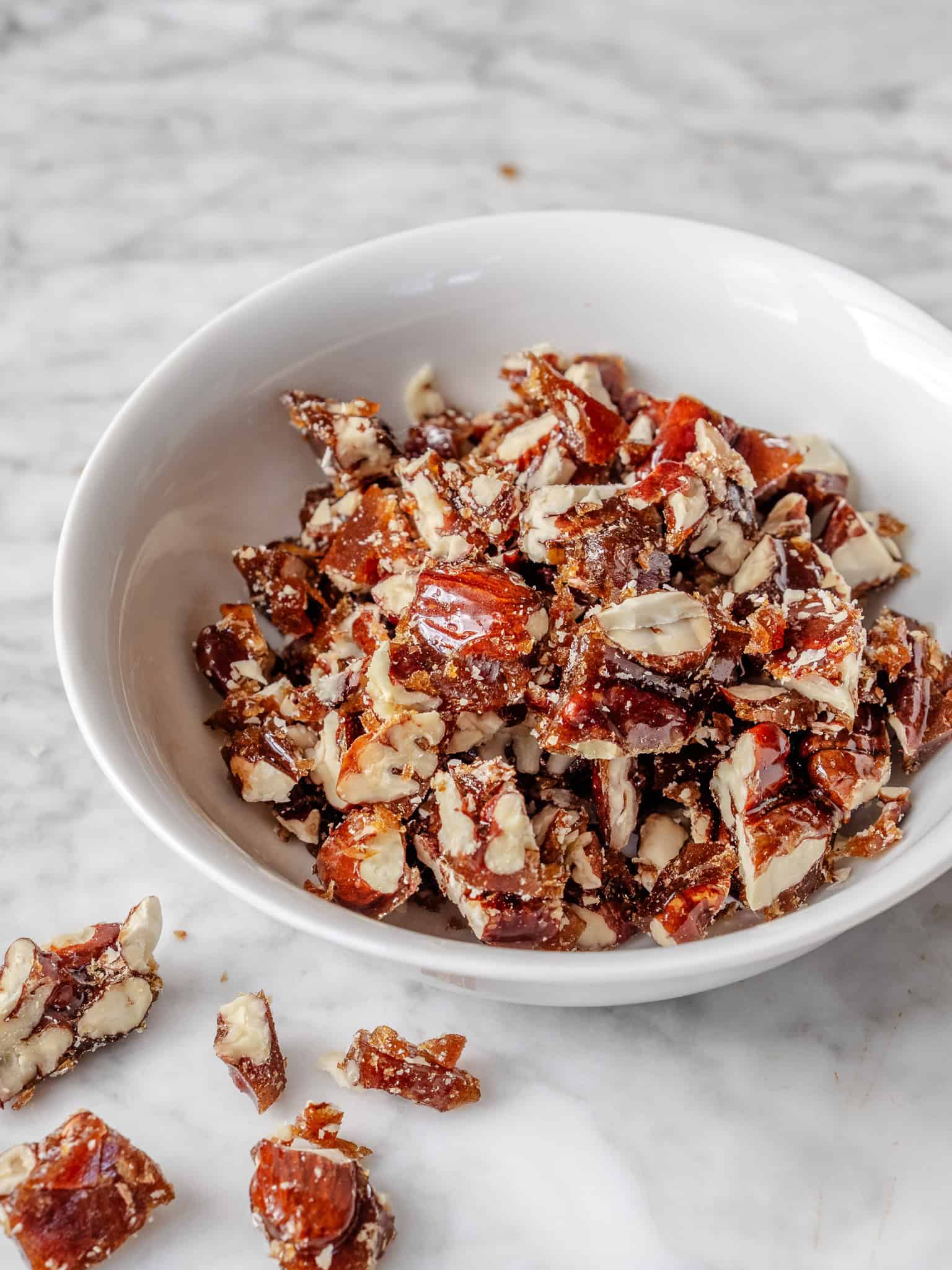 Karamelliserede nødder - nøddecrunch til is, desserter eller snack