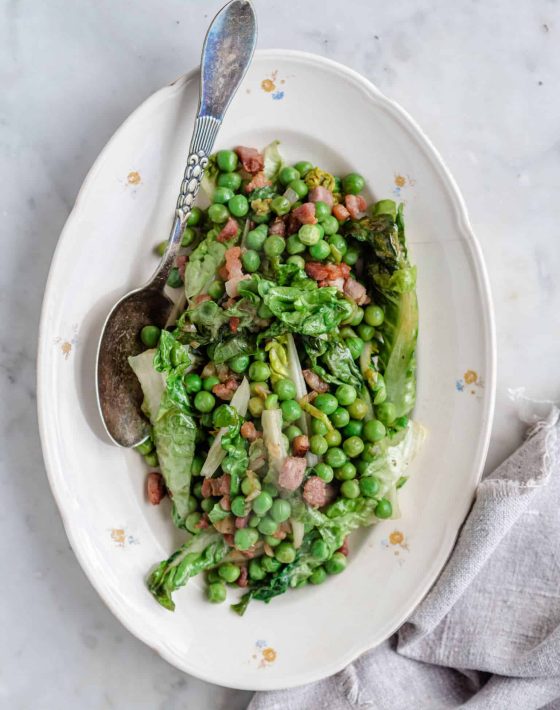 Ærter a la francaise med bacon og salat