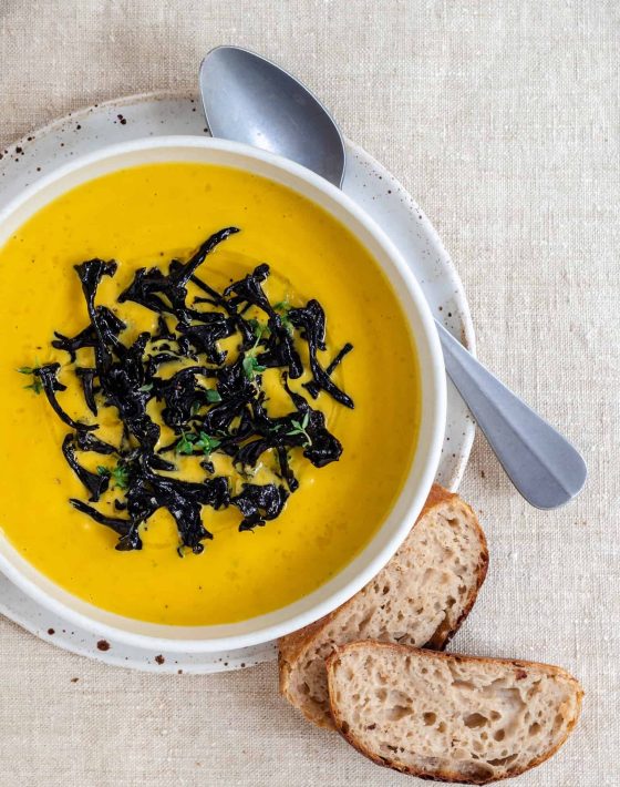 Butternut squash suppe med stegte trompetsvampe
