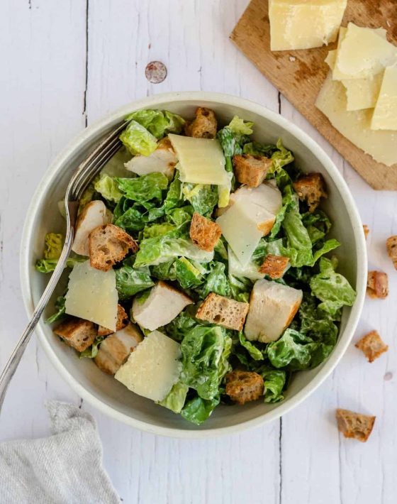 Hjemmelavet cæarsalat med cæsar dressing