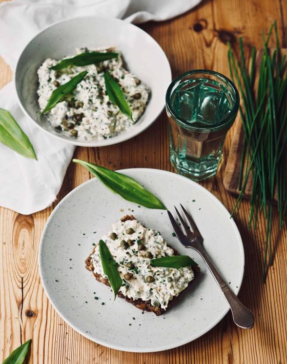 Kyllingesalat med purløg og kapers