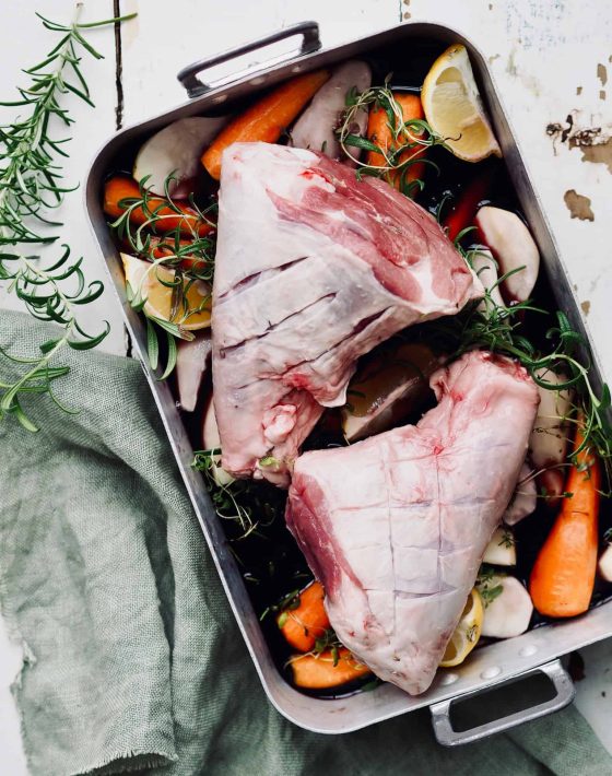 Lammeculotte i ovn med hvidløg og friske krydderurter