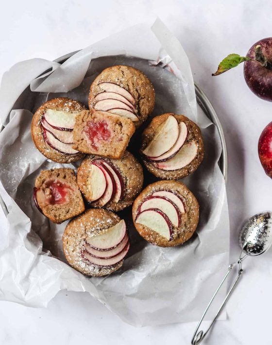 Opskrift på æblemuffins og revet æble
