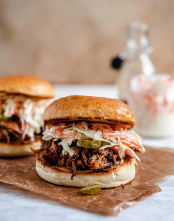 Pulled pork burger med tilbehør