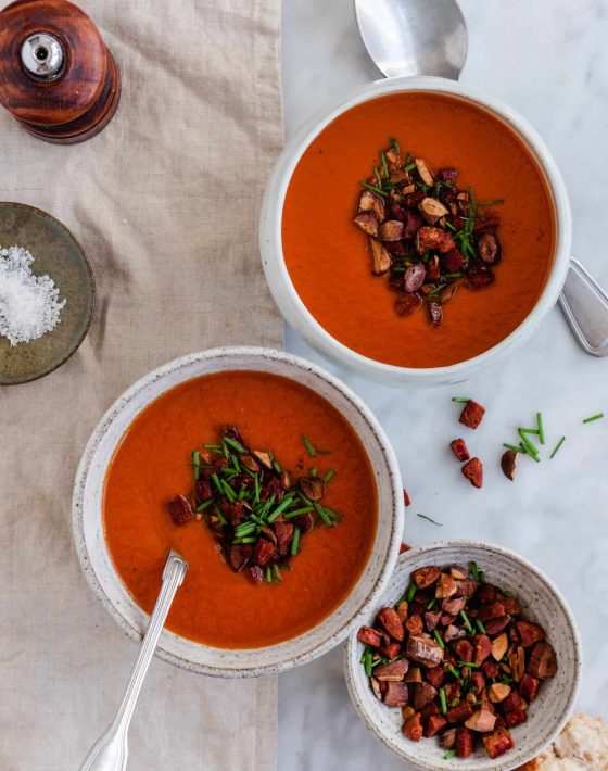 Rød peberfrugtsuppe med chorizo
