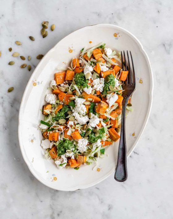 Skøn salat med søde kartofler og feta
