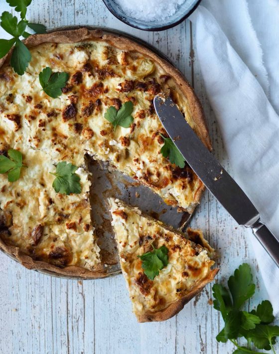 Vegetarisk tærte med porrer og soltørrede tomat