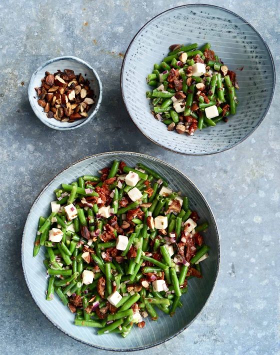 Bønnesalat med soltørret tomat og salatost