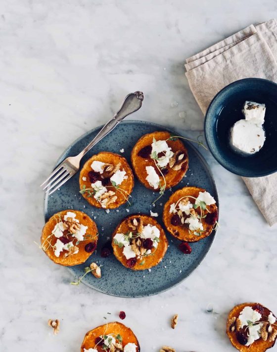 Butternut squash med friskost og urter