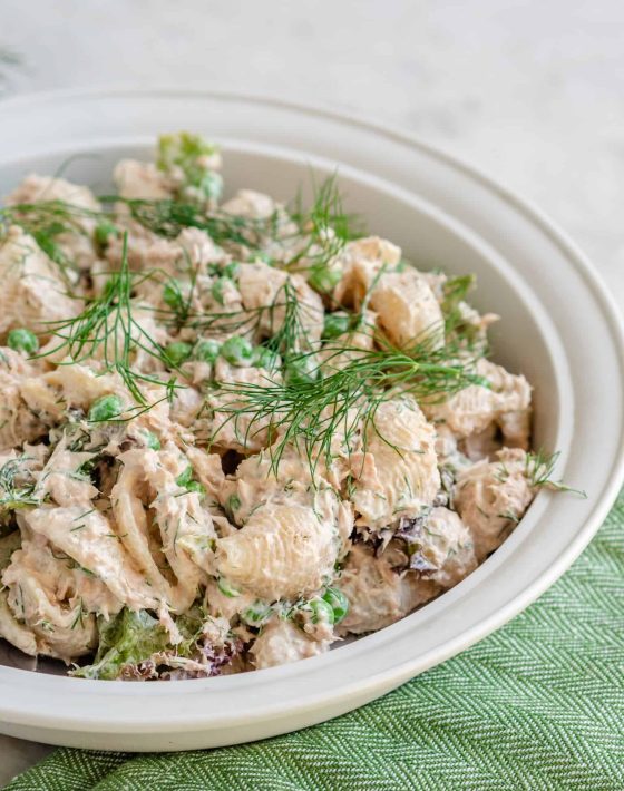 cremet pastasalat med tun fra dåse